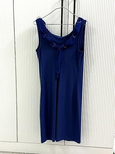 Sadə, şık çox zövqlü dondu. 1 dəfə xınaya geyinmişəm. M ölçü. Ünvan — 4