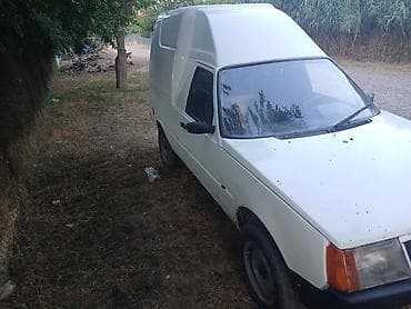 Model: ZAZ 11055 (yükdaşıma furgonu) Kuzov: 2 qapı, yüksək damlı, tam