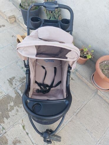 rezin botlar: Çıxarıla bilən beşikli araba, Burbay, İşlənmiş, Cins: Oğlan, Yaş: 30 ay, Ünvandan götürmə — 1