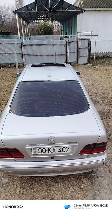 bmw style 128: Mercedes-Benz E 240: 2.4 l | 2000 il Sedan — 6