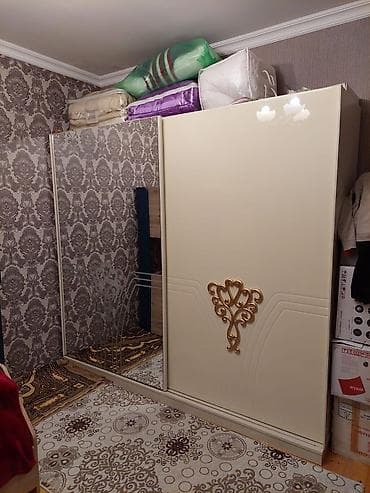 Dolab satilir 300 azn Ölçü 2.20×2.45 Derinlik 60sm Hec bir problemi