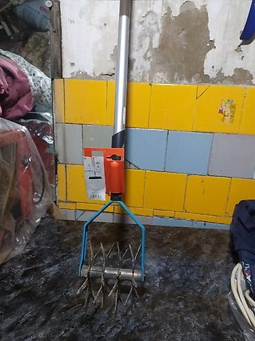 yer şumlayan traktor: Bağ aləti: əl ilə torpaq havalandıran/əzən rulon (aerator-kultivator) — 1