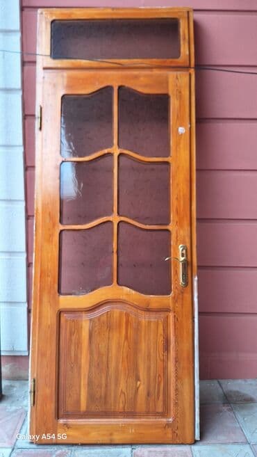 купить дверь межкомнатную: Şüşəli taxta daxili qapı. Bu qapı, otaqlara təbii işıq düşməsini təmin — 1