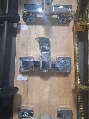 Xrom örtüklü divar tipli duş/vanna qarışdırıcısı - Material: möhkəm