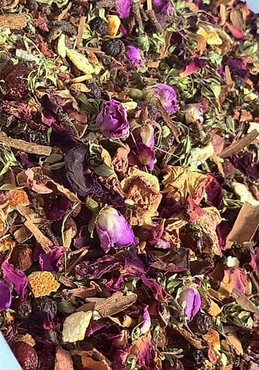 bal: Gül-ədviyyatlı bitki çayı qarışığı Tərkib: - Qara çay yarpaqları - — 4