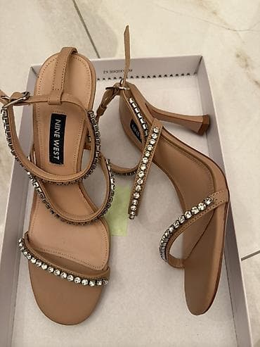 deri salvar: Nine West qadın sandaleti - Rəng: Nude/Bej (etiketdə “NUDE BROWN”) - — 2