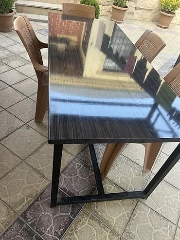 Dördbucaq masa, Açılmayan, Stullar ilə, Metal
