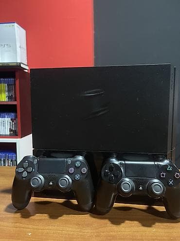 Ps 4 Fat Model Blomu ustunde yaddas 500 GB sıstem 13.50 yaddasında