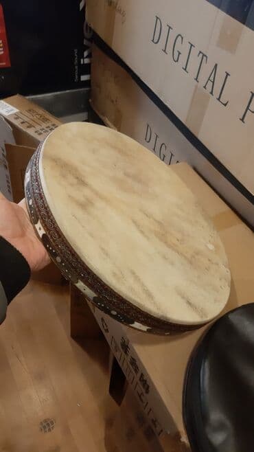 Təmiz Dəri Sədəfli Qədimi Qaval Qavalları mağazaya yaxınlaşaraq əldə