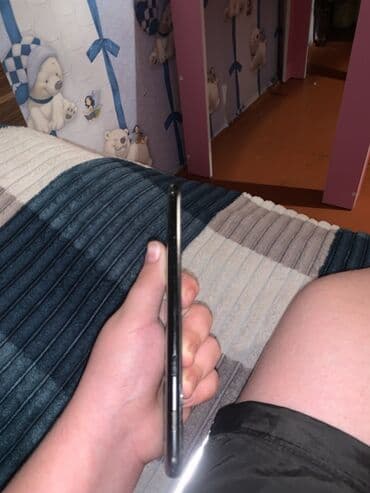 mi 12 t: Smartfon – qara rəngli, nazik korpus. Xüsusiyyətlər: - Sensorlu ekran — 1