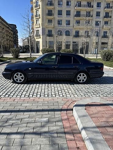 Mercedes-Benz E-Class (W210) sedan - Kuzov: 4 qapılı sedan, tünd göy — 7