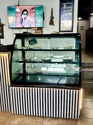 Şirniyyat/vitrin soyuducusu – qənnadı, kafe və restoranlar üçün - Ön