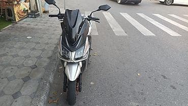 16 tekerler: Freedom Jet 49 skuter Xüsusiyyətlər: - Kuzov rəngi: gümüşü/qara — 1