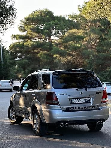 Продажа авто: Kia Sorento SUV - Krossover/SUV kuzov, gümüşü rəng - 4 qapı, dam — 2