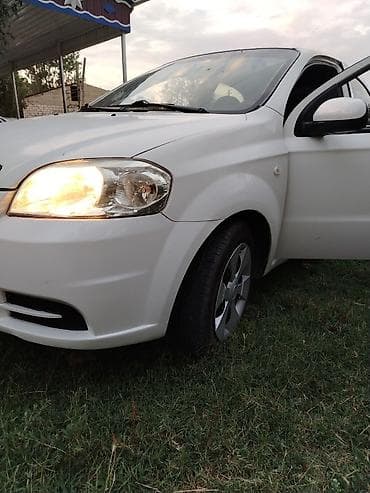 santa fe 2008: Chevrolet Aveo: 1.4 l | 2010 il 263000 km Sedan — 5