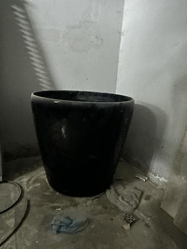 Böyük ölçülü dekorativ çiçək qabı - Material: sərt plastik/kompozit -