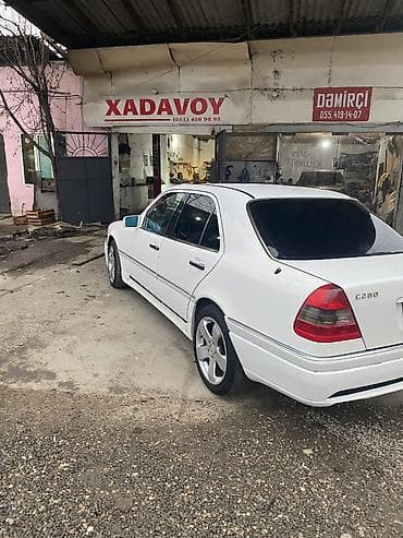 opel korsa d: Mercedes-Benz 280: 2.8 l | 1994 il Sedan — 4
