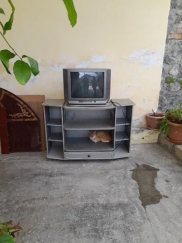 Köhnə tip katod şüalı (CRT) televizor və TV stendi - Televizor: Aiwa lalafo.az -da Köhnə tip katod şüalı (CRT) televizor və TV stendi - Televizor: Aiwa