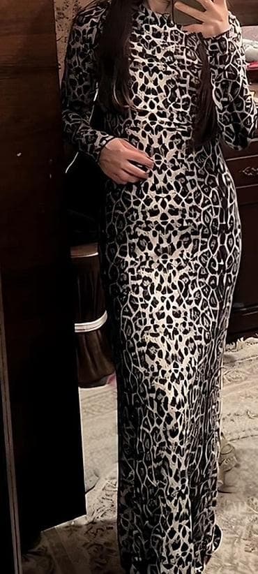 Uzun leopard naxışlı ziyafət donu - Model: bədənə oturan, uzun kəsim