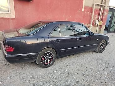 met: Mercedes-Benz E-Class (W210) sedan Mühərrik və ötürmə: - Benzin — 9