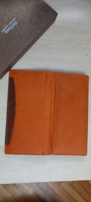 pul kiseleri: Təmiz dəri cüzdan.Hədiyyəlik mal.
Çox keyfiyyətli — 5
