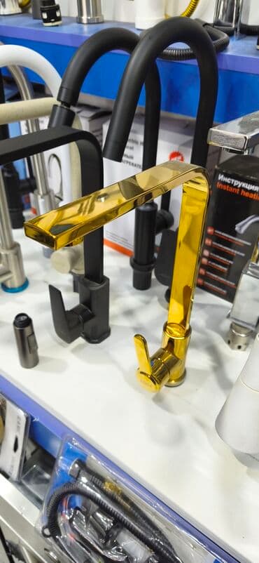 donuz eti: Qızılı rəngli mətbəx kranı - Material: metal gövdə, parlaq qızılı — 1