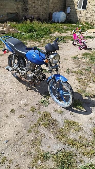 Moped/motosiklet – mavi rəngdə, şəhər və qəsəbədaxili sürüşlər üçün