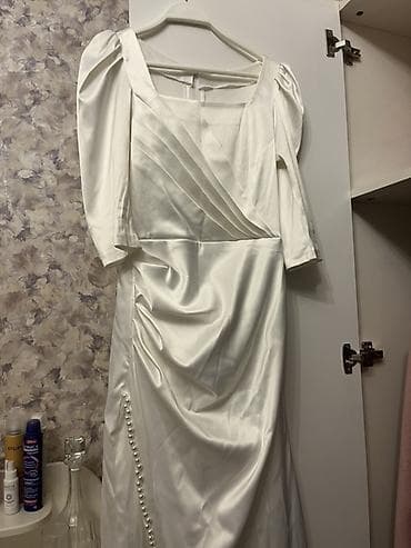 Zərif ağ atlas gəlinlik/paltar - Parça: Yüngül və parlaq atlas (saten