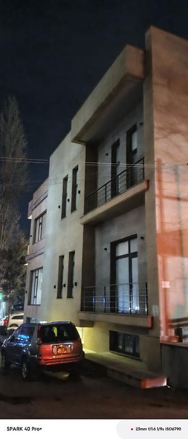 yevlax makler: Salam abyekt 3 mərtəbə hər mertebede tualet hamam var otaqlara bölünüb — 4