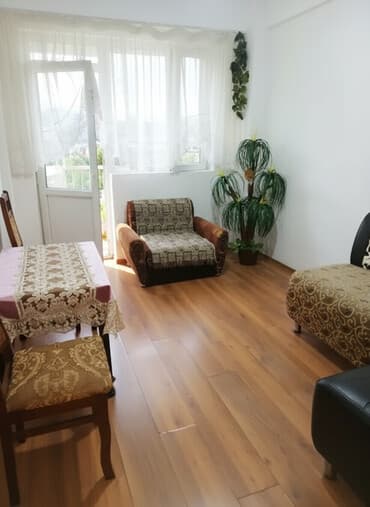 Günlük kirayə mənzillər: Abseron gencler seherciyinde binada 3 cu mertebe. 2 otaqli ev kiraye — 1