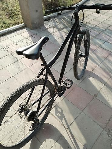 Dağ/şosse tipli velosiped - Alüminium gövdə, mat qara rəng - Öndə