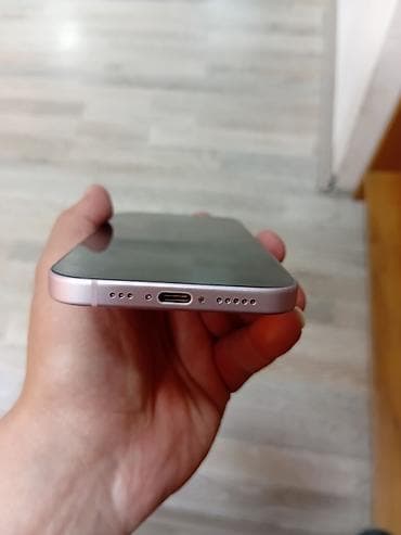 Məhsul: Açıq çəhrayı rəngdə smartfon Xüsusiyyətlər: - Korpus: düz