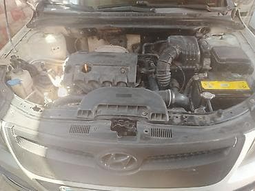 hyundai elantra 2012 model: Hyundai i30 Sport, ağ rəngli hetçbek. Xüsusiyyətlər və dizayn: - Ailə — 7