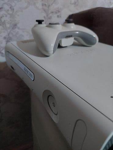 xbox: Xbox 360 oyun konsolu – ağ korpus 350 azn . Retro kolleksiya yiganlar — 2