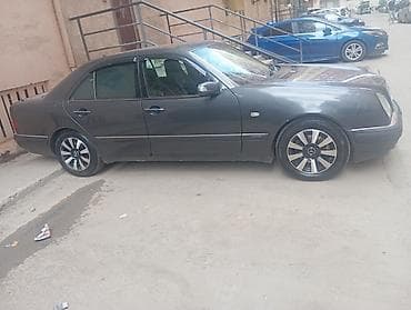 diplomat guzgu: Mercedes-Benz E-Class sedan (W210) - Kuzov: 4 qapılı sedan, tünd boz — 4