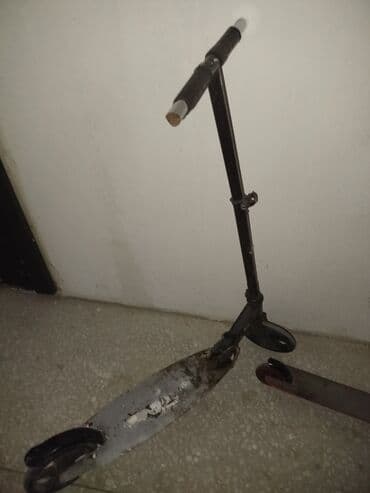 Şəhər içi gediş-gəliş üçün mexaniki skuter ehtiyaci olan gelib