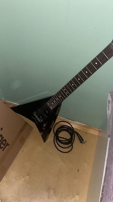 Musiqi alətləri: Jackson js30rr satilir ustunde roland L kabel hediyyedi ve mizrablar — 2
