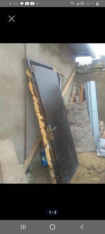 Metal giriş qapısı - Material: qalın metal təbəqədən hazırlanmışdır -