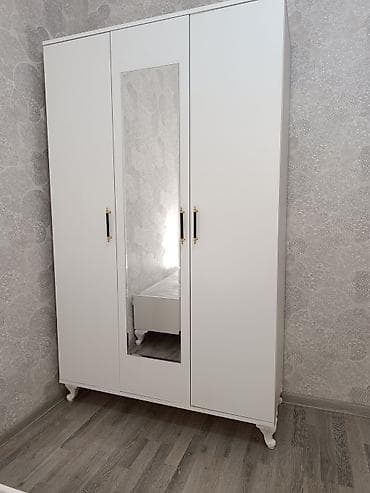 Ağ rəngdə yığma yataq otağı mebel dəsti Tərkibi: - 3 qapılı dolab