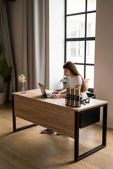 İşçi üçün, Dördbucaq masa