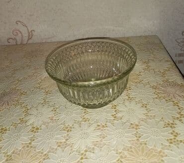 tort qabları: Rusiyanın 1980-cı illər Urşel zavodunun istehsalı olan vazalar. 4 — 7