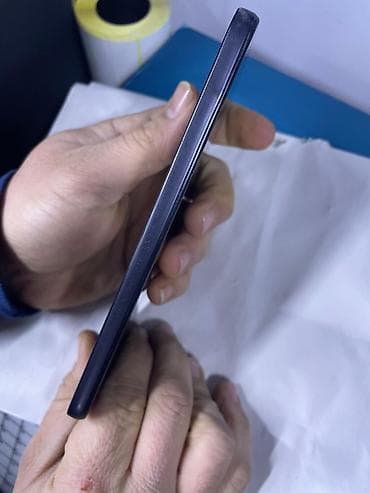 minik telefonlar: Smartfon – Android - Tam ekranlı, nazik çərçivəli dizayn; ön kamera — 8