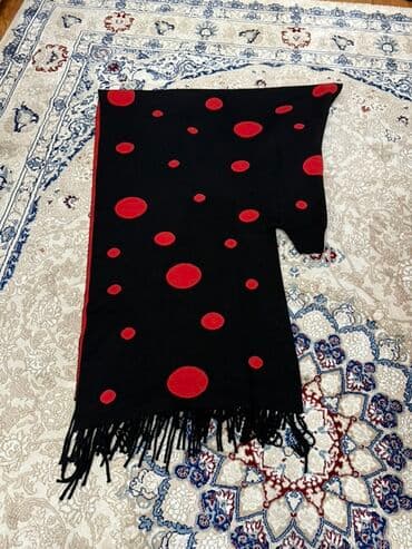 qadınlar üçün qulaqlı papaqlar: Çox maraqlı jaket. Həmdə şərf kimi isdifadə edilir,iki terefilədə — 1