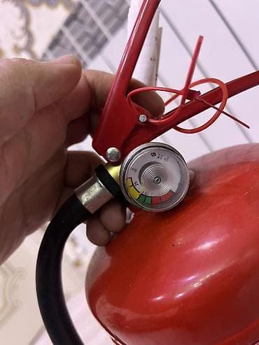 ford transit turbo: Quru kimyəvi tozlu 6 kq 2 ədəddir biri 25 manat — 2