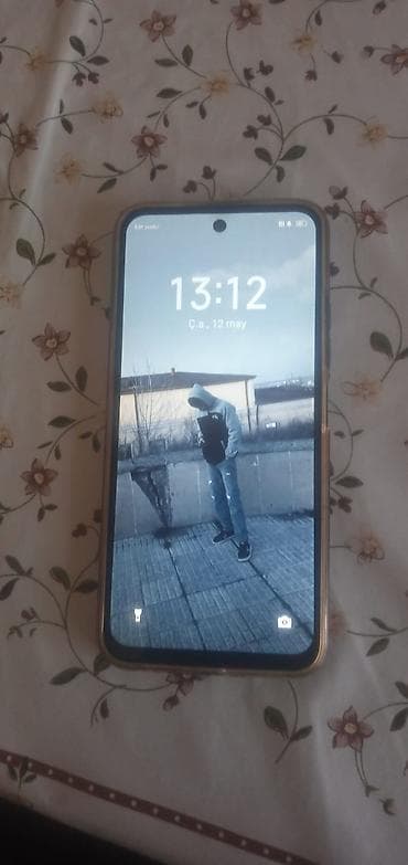 Telefon. idiyal veziyyetdedi heç bir problemi yoxdur adaptırı üsdündə
