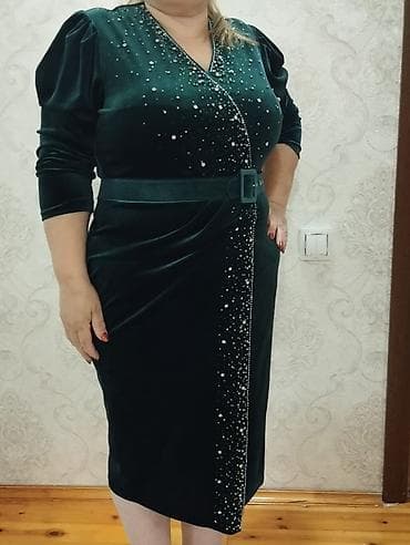 toy geyimi: Zərif xanım geyimi – tünd yaşıl məxmər don. - Dizayn: Sarafan tipli — 1