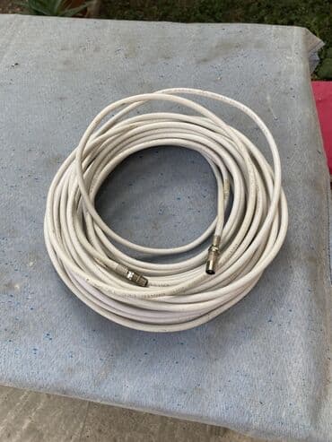 bnc to lan: Ağ rəngdə uzun koaksial kabel. Kabelin hər iki ucunda birləşdirici — 5