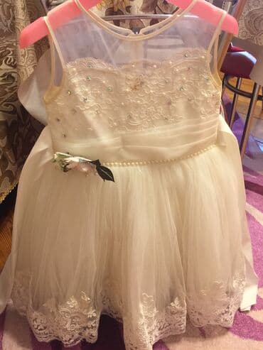 6 yaş gelinlik 85 azn son qiymetdi baha alınıb 1 defe geyinilib 6 yaş