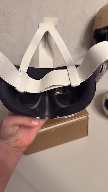 sentir: Meta Quest 3 528gb VR Headset + 2 ədəd Touch kontroller — 2