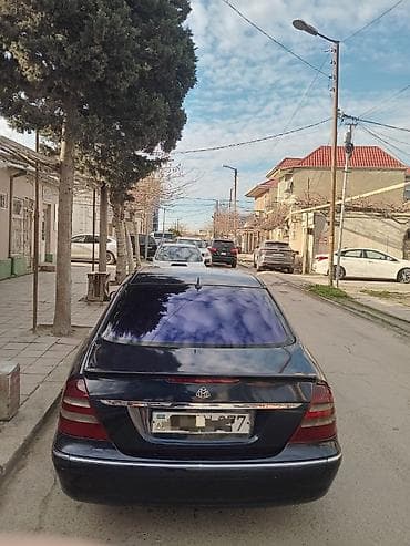 merse: Mercedes-Benz E‑Sinfi sedan (W211 kuzov), tünd mavi rəng. 2.7 cdi — 5